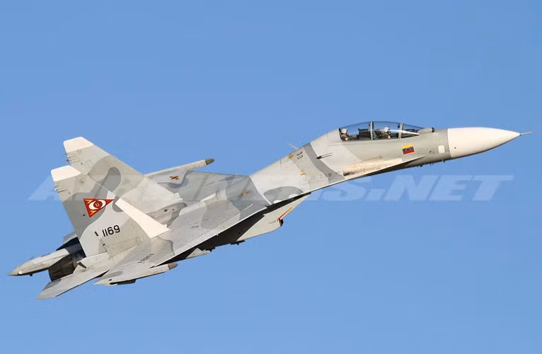 Tuy nhiên, trong quá trình hoạt động tác chiến, một chiếc Su-30MK2 của Venezuela đã gặp nạn trong chiến dịch truy quét bọn buôn lậu ma túy. Sự việc này khiến số lượng Su-30MK2 của Venezuela chỉ còn 23 chiếc.