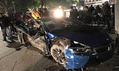 Thieu gia Viet pha sieu xe BMW i8 khien bao Tay choang