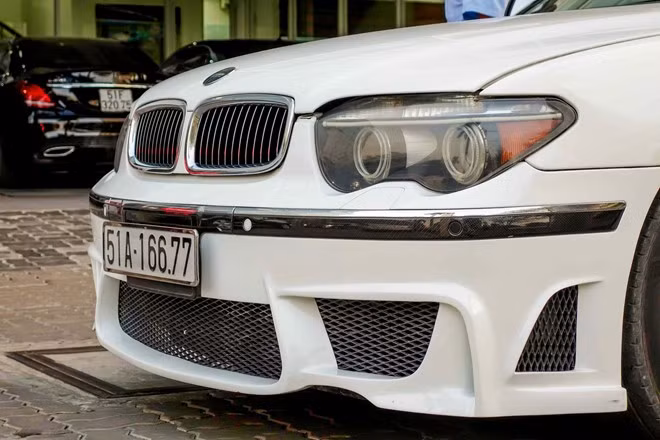 Với gói độ bodykit Harmann, cản trước được thay thế theo phong cách hầm hố, với những lưới tản nhiệt bao trùm phần lớn. Líp cản trước cũng nhô ra phía trước nhằm tăng tính khí động học.