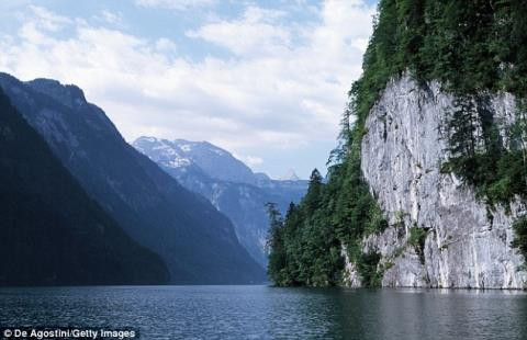 Phat sot thieu nu bat duoc nua can vang khi di boi