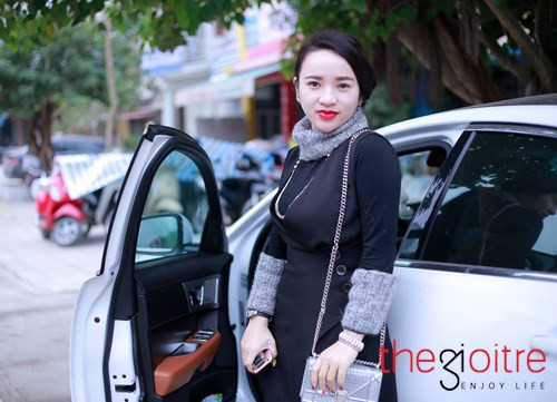 Cùng với đó là bộ sưu tập đồ hiệu xa xỉ của hot girl Thanh Hóa Nhung Hít với đủ mọi loại thương hiệu danh tiếng hàng đầu trên thế giới như: Hermes, Chanel, Docle&amp;Gabbana, Louis Vuitton, Gucci, Versace, Moschino. Trong đó phải kể đến chiếc túi xách Hermes Birkin da đà điểu có giá hơn 700 triệu đồng hay đồng hồ Rolex trị giá hơn 800 triệu, đồng hồ Hublot 600 triệu...