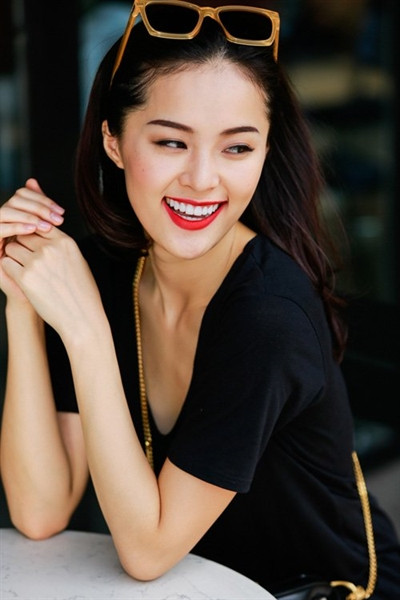 Sở hữu một sự nghiệp ngày càng thăng hoa cùng người yêu lý tưởng, Hạ Vi khiến nhiều người đẹp khác trong showbiz phải ghen tị với sự may mắn của mình.