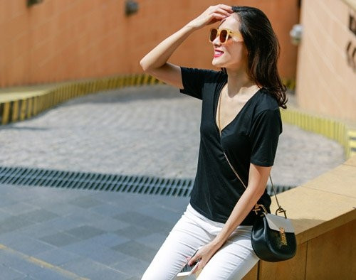 Được biết vào thời điểm hiện tại, dù mới chân ướt chân ráo bước những bước đầu vào thế giới giải trí nhưng giá catxe của Hạ Vi không hề thua kém bất cứ ngôi sao hạng A nào.