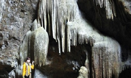 Hang Bói hay còn gọi động Người Xưa xuất hiện rắn có mào. Ảnh: Đức Hoàng