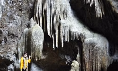 Hang Bói hay còn gọi động Người Xưa xuất hiện rắn có mào. Ảnh: Đức Hoàng