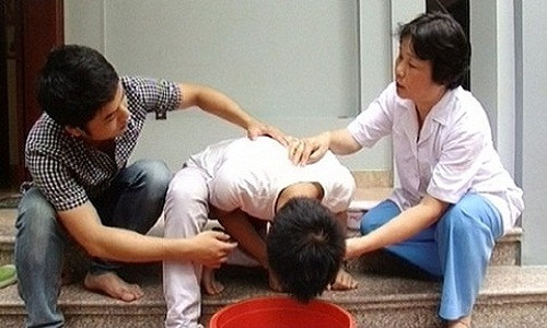 Cach xu ly ngo doc thuong gap ngay Tet tai nha