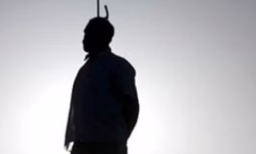 Hoang loan treo co tu tu vi danh hang xom ngat xiu