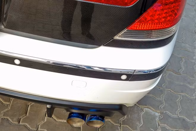 Hệ thống ống xả của Hamann bằng titan, cho âm thanh mạnh mẽ hơn nhiều so với phiên bản tiêu chuẩn.