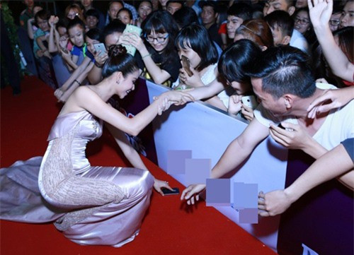 Bat mi cach ghi diem tuyet kheo cua hoa hau Pham Huong