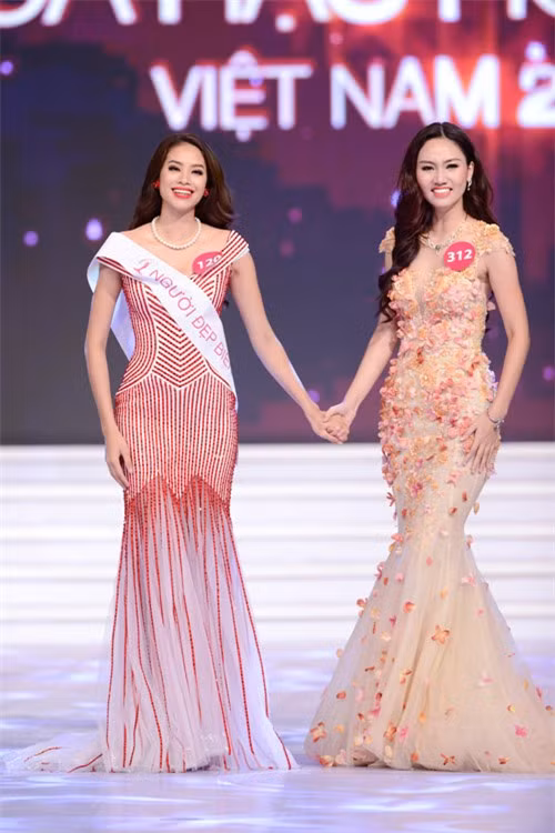 Bat mi cach ghi diem tuyet kheo cua hoa hau Pham Huong-Hinh-5