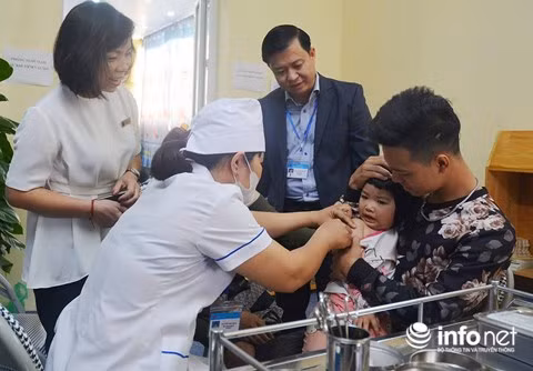 Ha Noi: Dong loat tiem bo sung vac xin soi - rubella cho hon 600.000 tre