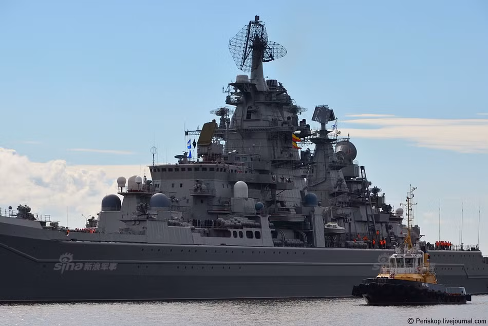 Tuần dương hạm nguyên tử thuộc Project 1144 Orlan có lượng giãn nước toàn tải 28.000 tấn - to ngang tàu sân bay hạng trung - nhẹ, dài đến 252m, rộng 28,5m, mớn nước 9,1m. Nguồn ảnh: Periskop.livejournal