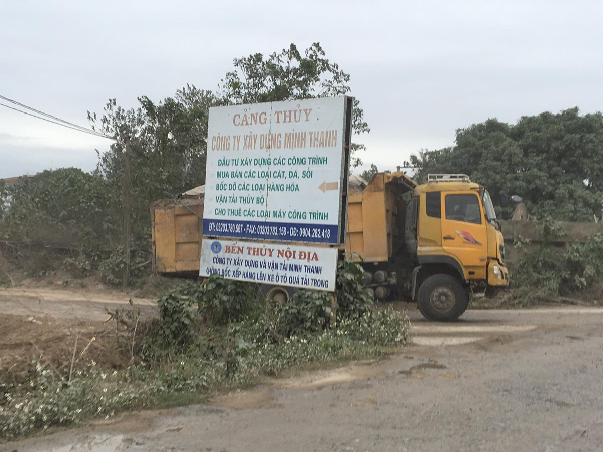 Hai Duong: Cong ty Minh Thanh “than nhien” do, chon rac thai trai phep