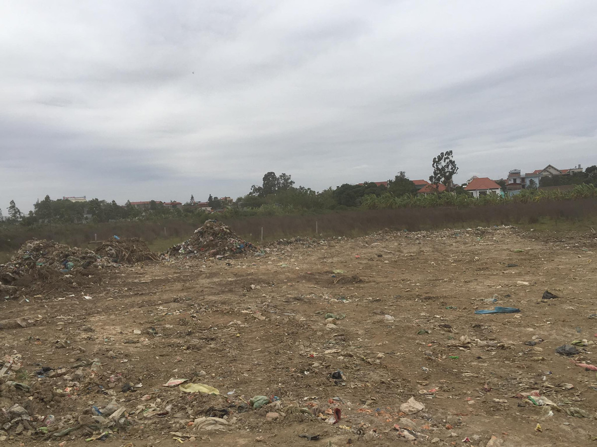 Hai Duong: Cong ty Minh Thanh “than nhien” do, chon rac thai trai phep-Hinh-4