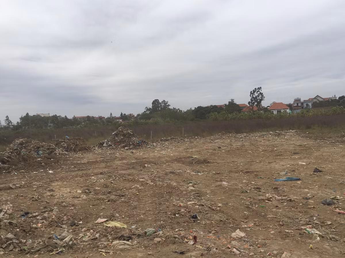 Hai Duong: Cong ty Minh Thanh “than nhien” do, chon rac thai trai phep-Hinh-4