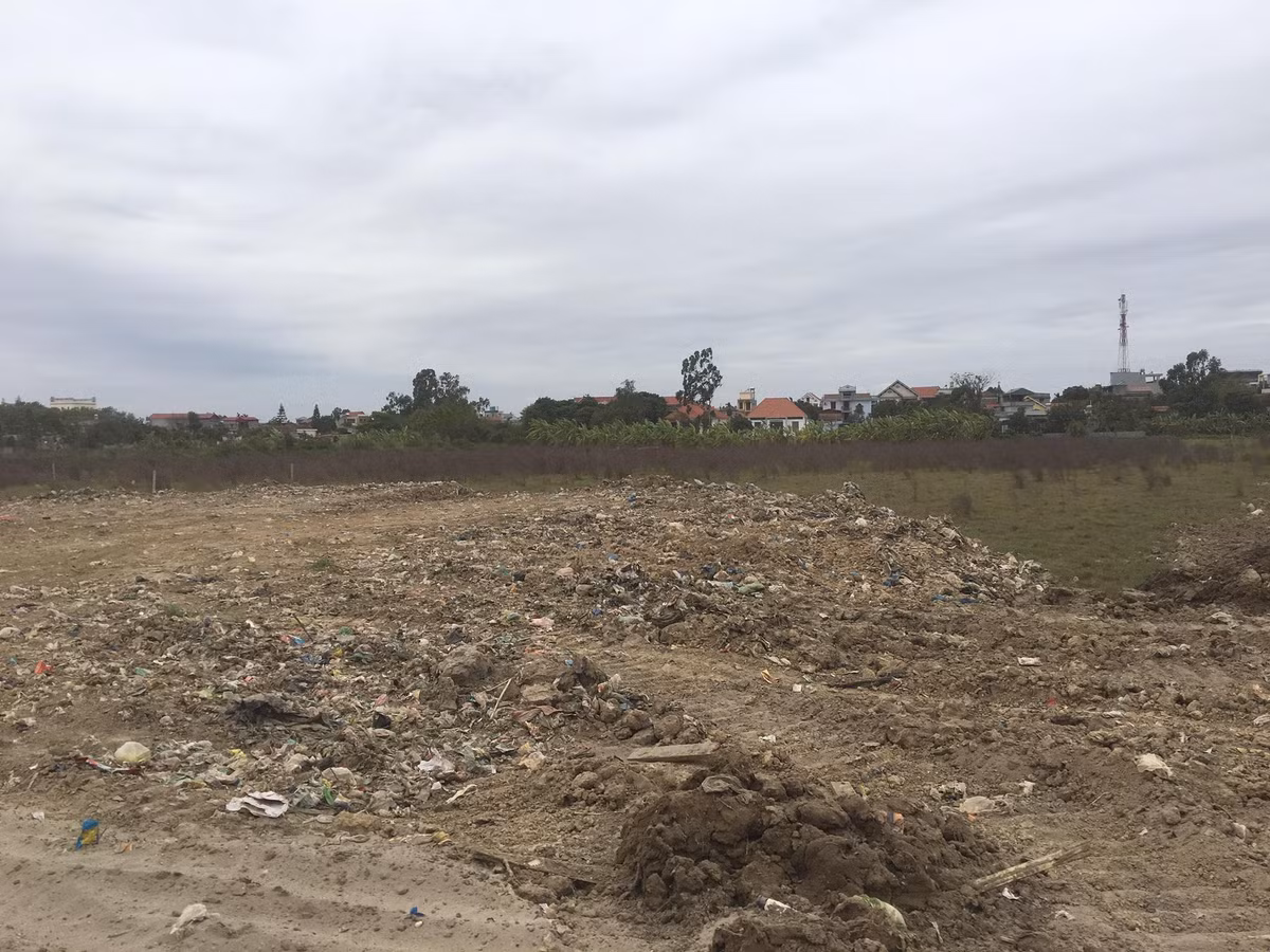 Hai Duong: Cong ty Minh Thanh “than nhien” do, chon rac thai trai phep-Hinh-8