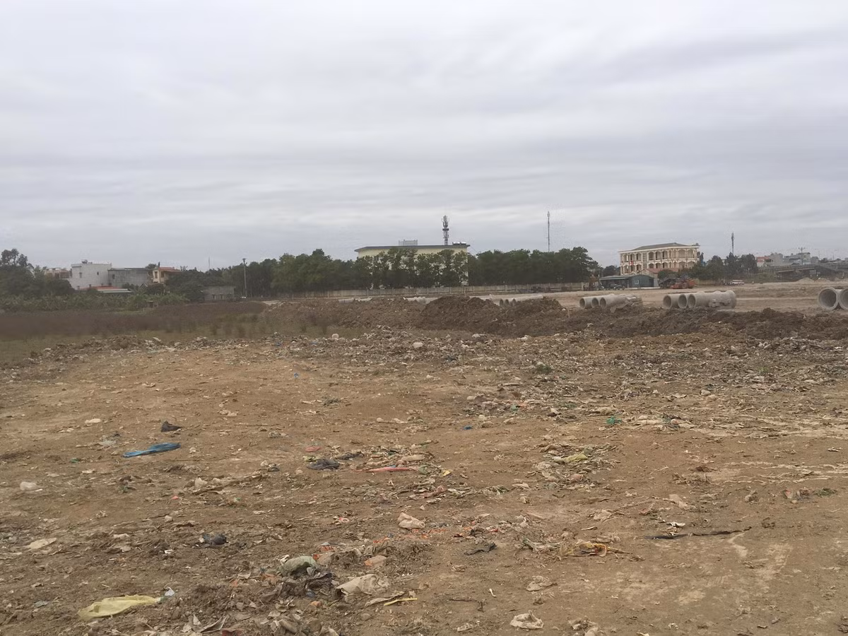 Hai Duong: Cong ty Minh Thanh “than nhien” do, chon rac thai trai phep-Hinh-9