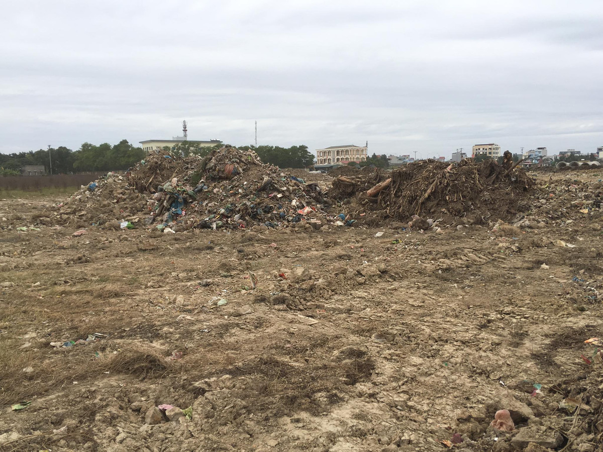 Hai Duong: Cong ty Minh Thanh “than nhien” do, chon rac thai trai phep-Hinh-7