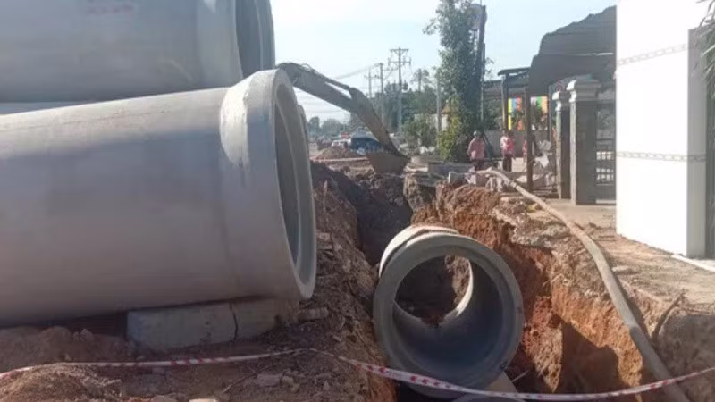 Tin nong ngay 10/1: Om binh gas doi tu sat vi me khong cho tien di choi-Hinh-9