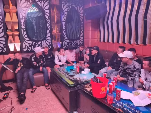 Tin nong ngay 10/1: Om binh gas doi tu sat vi me khong cho tien di choi-Hinh-4