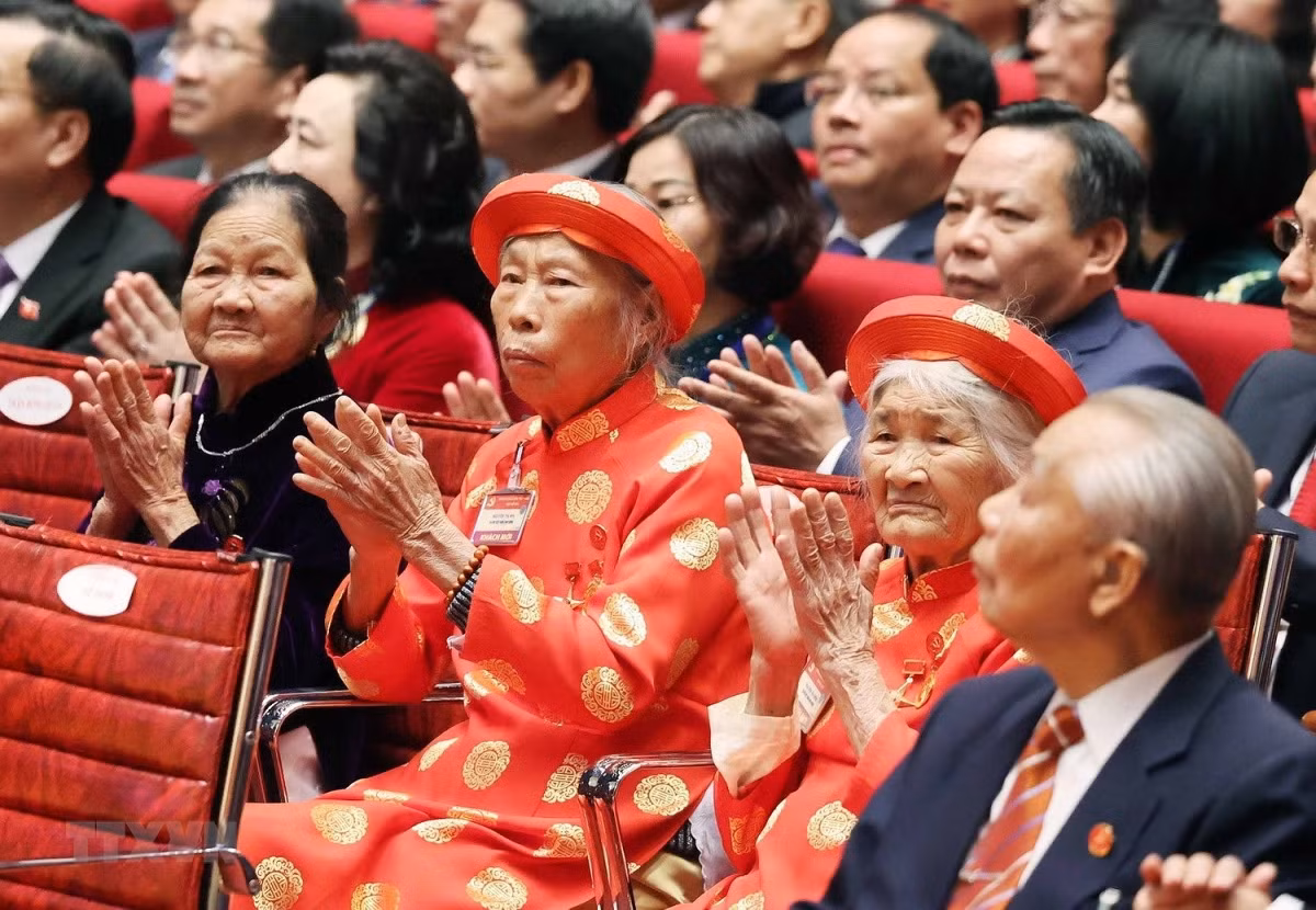 Các Mẹ Việt Nam Anh hùng là đại biểu khách mời dự phiên khai mạc Đại hội. (Ảnh: TTXVN)