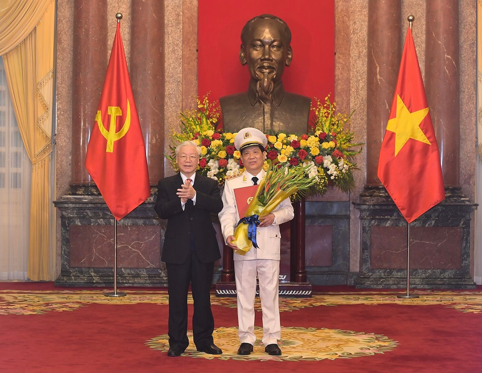 Thu truong Bo Cong an duoc thang cap bac ham Thuong tuong la ai?