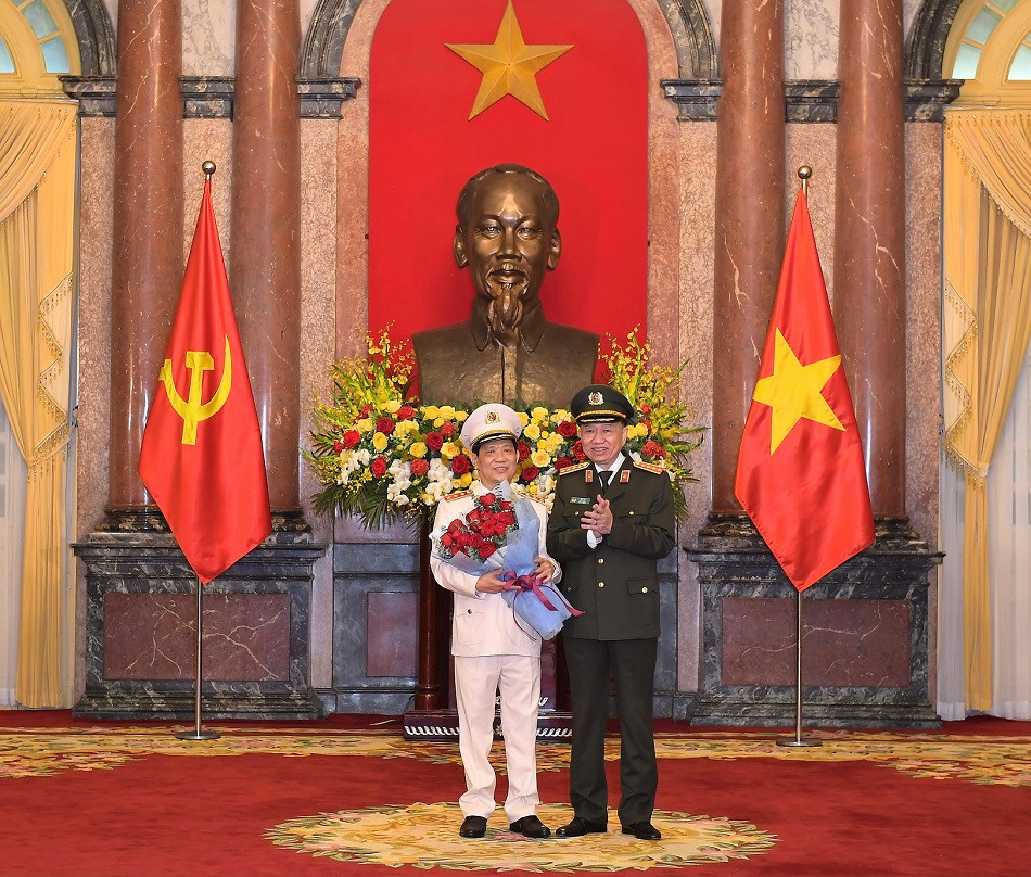 Thu truong Bo Cong an duoc thang cap bac ham Thuong tuong la ai?-Hinh-2