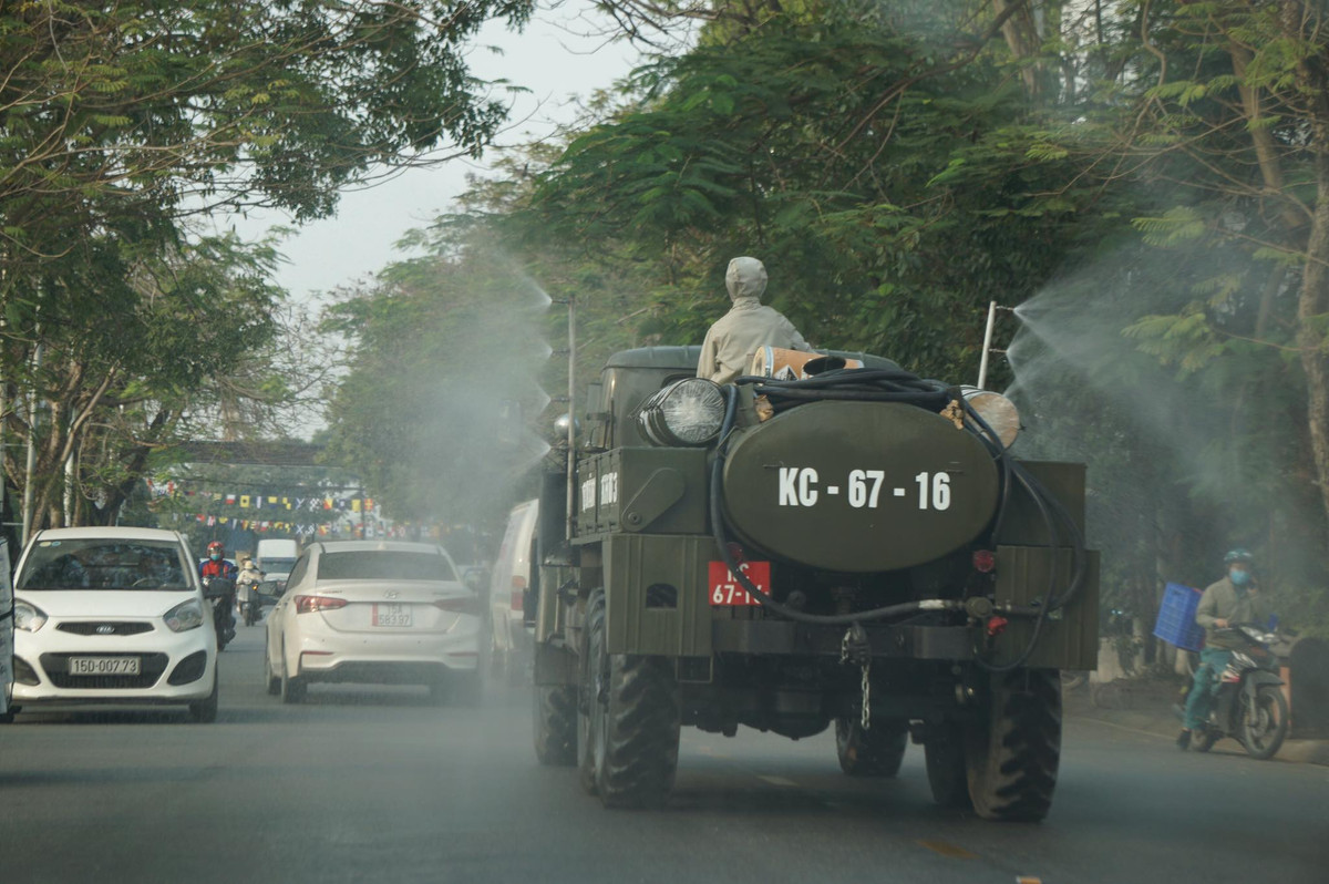Sáng 29/1, Bộ Y tế cho biết, Hải Phòng ghi nhận một ca nhiễm COVID-19 là BN 1.561. Ngành Y tế Hải Phòng đã phối hợp với các cơ quan, đơn vị, địa phương thực hiện truy vết nhanh, kiểm soát chặt chẽ nguồn lây từ bên ngoài, đặc biệt từ tỉnh Hải Dương và Quảng Ninh, thực hiện cách ly y tế theo quy định, khoanh vùng dập dịch triệt để tại địa phương, đơn vị và nơi cư trú. 