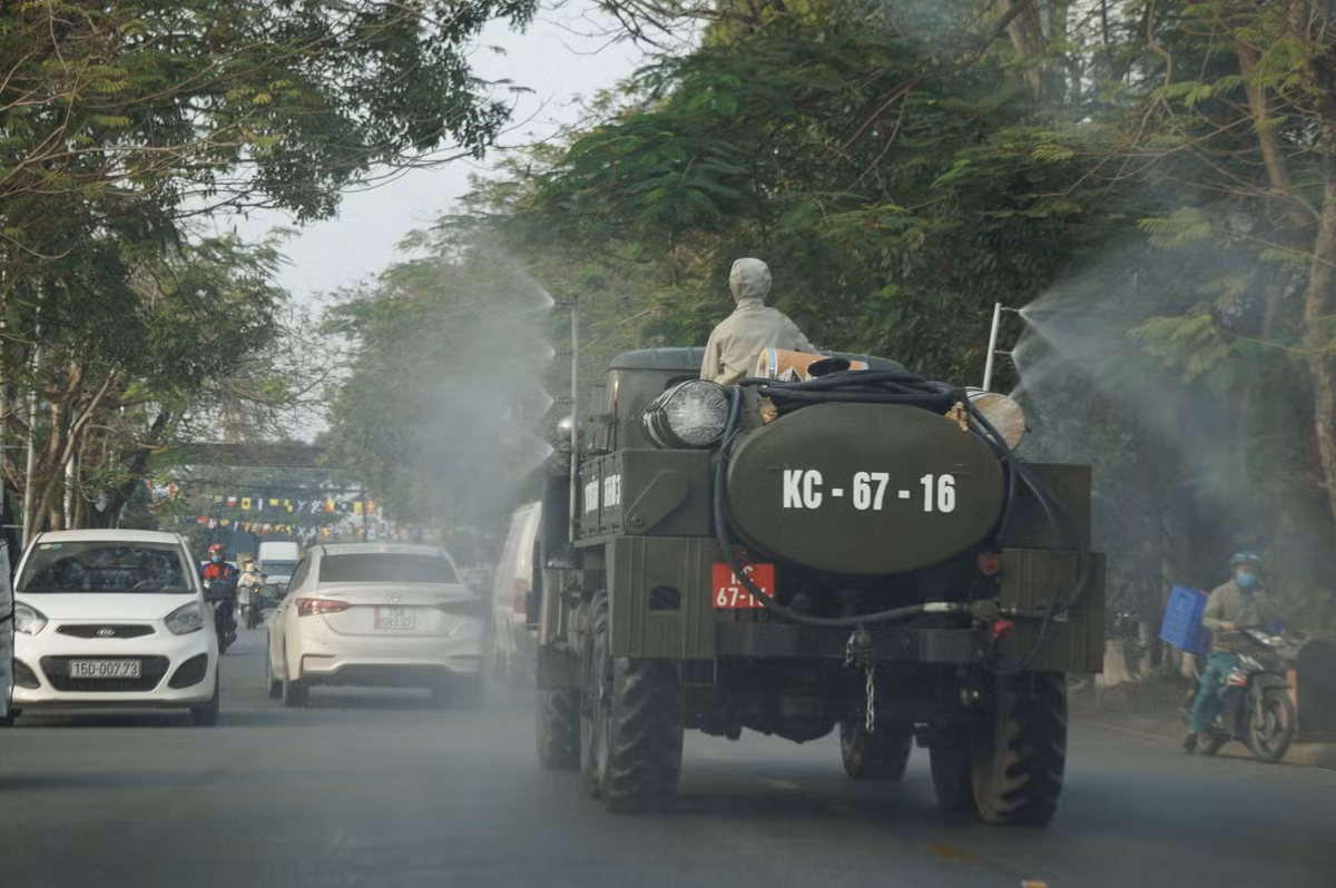 Sáng 29/1, Bộ Y tế cho biết, Hải Phòng ghi nhận một ca nhiễm COVID-19 là BN 1.561. Ngành Y tế Hải Phòng đã phối hợp với các cơ quan, đơn vị, địa phương thực hiện truy vết nhanh, kiểm soát chặt chẽ nguồn lây từ bên ngoài, đặc biệt từ tỉnh Hải Dương và Quảng Ninh, thực hiện cách ly y tế theo quy định, khoanh vùng dập dịch triệt để tại địa phương, đơn vị và nơi cư trú. 