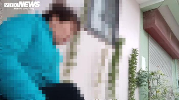 Nguoi phu nu bi sat hai da man o Ha Noi: Lai xe tai va taxi ngoi nhin, quay clip