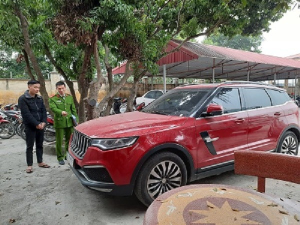 No sung vao xe Duong Minh Tuyen: Ho Van Khoa ban 3 phat sung?-Hinh-2