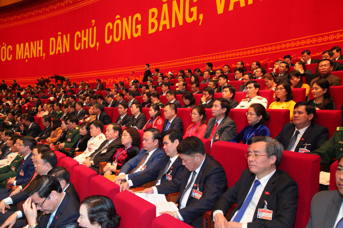 Sau phiên trù bị, các đại biểu sinh hoạt tại đoàn nghiên cứu các tài liệu đại hội, gồm báo cáo của Ban Chấp hành Trung ương khóa XII về các văn kiện Đại hội XIII, báo cáo kiểm điểm sự lãnh đạo, chỉ đạo của Trung ương khóa XII…