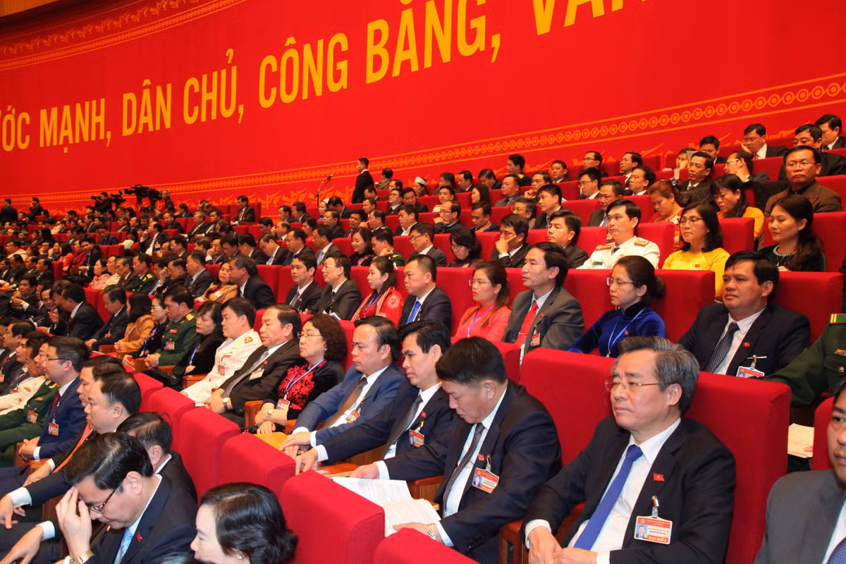 Sau phiên trù bị, các đại biểu sinh hoạt tại đoàn nghiên cứu các tài liệu đại hội, gồm báo cáo của Ban Chấp hành Trung ương khóa XII về các văn kiện Đại hội XIII, báo cáo kiểm điểm sự lãnh đạo, chỉ đạo của Trung ương khóa XII…