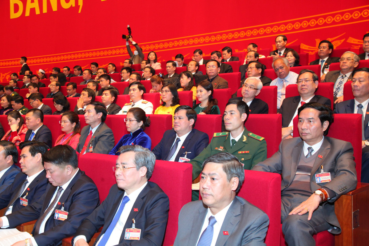 Với phương châm "Đoàn kết - Dân chủ - Kỷ cương - Sáng tạo - Phát triển", Đại hội XIII tiến hành thảo luận, thông qua: Báo cáo chính trị tại Đại hội XIII của Đảng; Báo cáo tổng kết thực hiện Chiến lược phát triển kinh tế - xã hội 10 năm 2011 - 2020, xây dựng Chiến lược phát triển kinh tế - xã hội 10 năm 2021 - 2030; Báo cáo đánh giá kết quả thực hiện nhiệm vụ phát triển kinh tế - xã hội năm 2016 - 2020 và phương hướng, nhiệm vụ phát triển kinh tế - xã hội năm năm 2021 - 2025; Báo cáo tổng kết công tác xây dựng Đảng và thi hành Điều lệ Đảng nhiệm kỳ Đại hội XII; Báo cáo kiểm điểm sự lãnh đạo, chỉ đạo của Ban Chấp hành Trung ương Đảng khóa XII (trình Đại hội XIII).