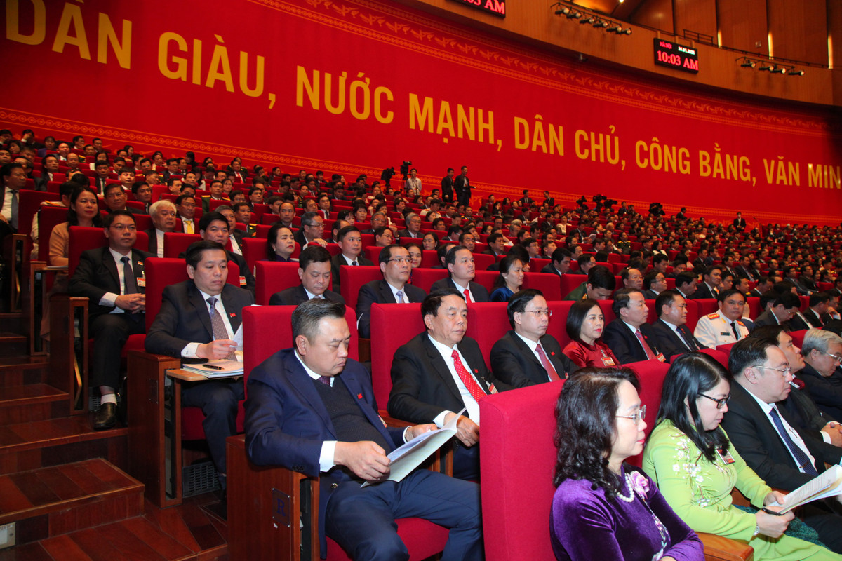 Đại biểu khách mời có các nguyên lãnh đạo Đảng, Nhà nước, các đại sứ, đại diện các nước và trưởng đại diện các tổ chức quốc tế trong đoàn ngoại giao. Ngoài ra còn có các Mẹ Việt Nam anh hùng, nhân sĩ, trí thức, văn nghệ sĩ… tiêu biểu.