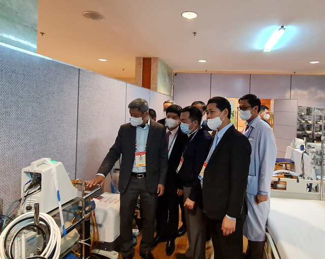 Tại Phòng ICU Bạch Mai, công tác y tế đã được chuẩn bị kỹ lưỡng, theo đúng hướng dẫn. Bệnh viện đã tăng cường trang thiết bị y tế hiện đại như: máy tim phổi nhân tạo để sử dụng cho những trường hợp bệnh nhân nguy kịch; máy thở tại chỗ, máy thở xách tay; máy chụp X quang kỹ thuật số tại giường bệnh...Tại tất cả các phòng trực y tế đều được kết nối với Hệ thống TeleHeath để phục vụ Đại hội. 