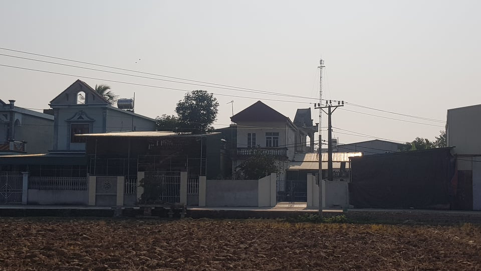 Duong dien 35kv sat nhieu nha dan: Dung “mat bo moi lo lam chuong“?-Hinh-6