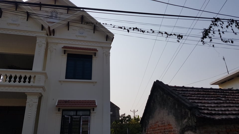 Duong dien 35kv sat nhieu nha dan: Dung “mat bo moi lo lam chuong“?-Hinh-3
