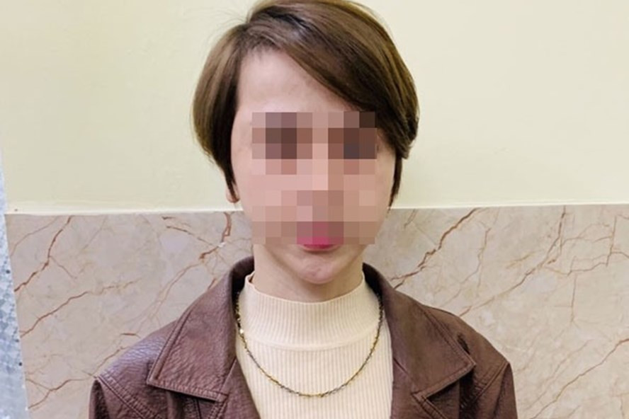 Nhieu nguoi dep noi tieng tham gia duong day gai goi hang sang