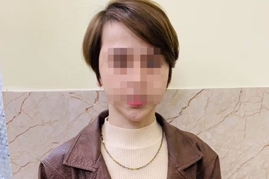 Nhieu nguoi dep noi tieng tham gia duong day gai goi hang sang