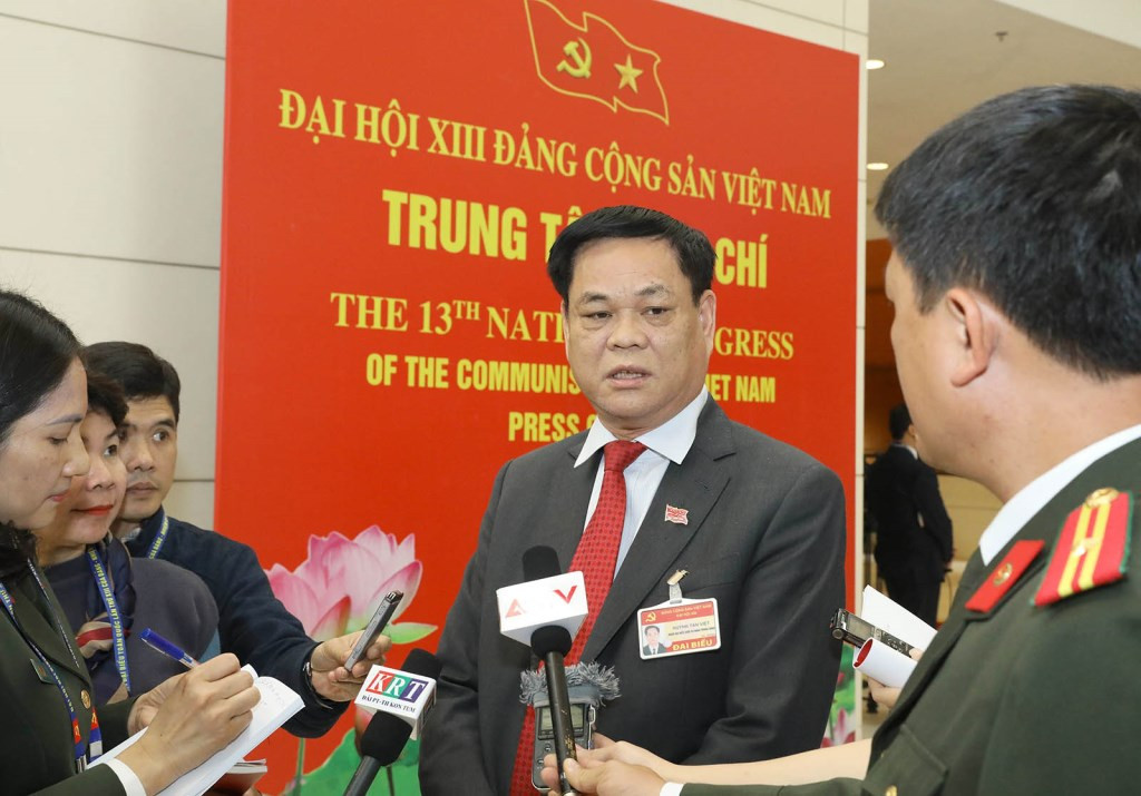 Dai hoi Dang lan thu XIII: Niem tin va khat vong hien thuc hoa Bao cao chinh tri