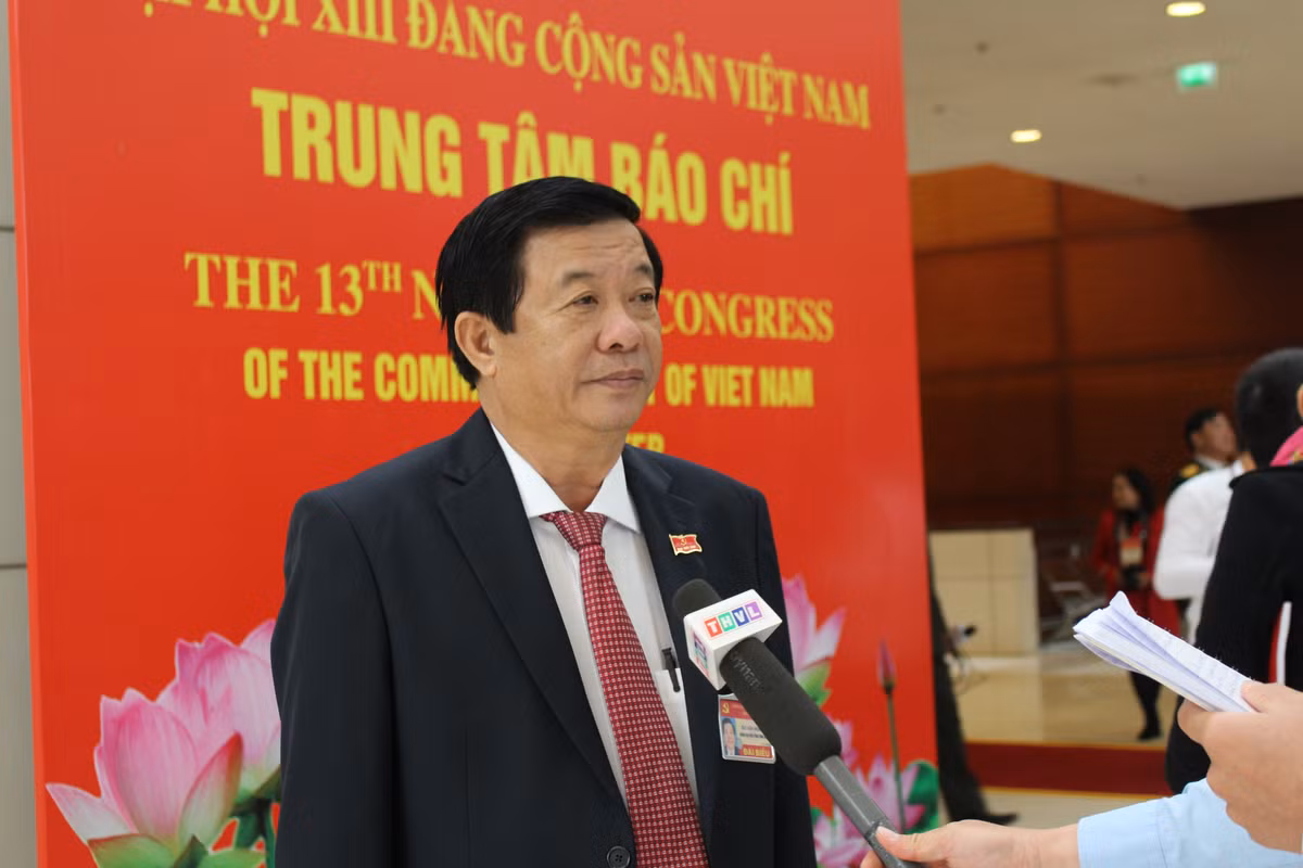 Dai hoi Dang lan thu XIII: Niem tin va khat vong hien thuc hoa Bao cao chinh tri-Hinh-2