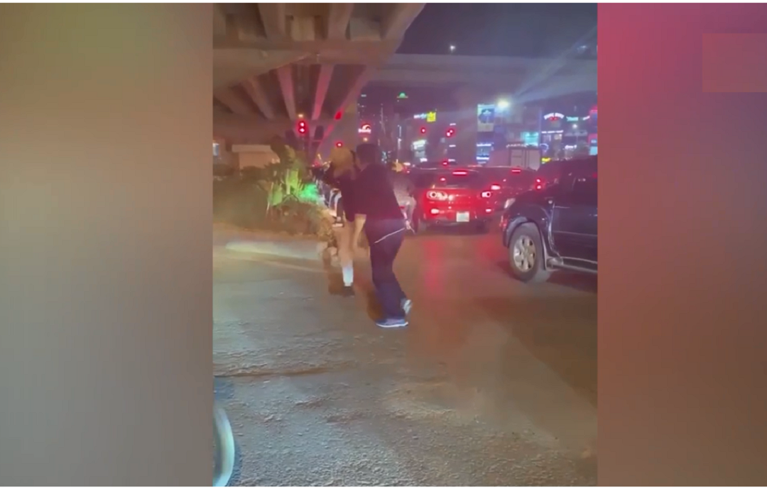 Loi khai tai xe danh nguoi vi bi nhac dung den do qua lau-Hinh-2