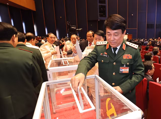 Mỗi lá phiếu là sự tin tưởng lựa chọn của các đại biểu vào nhân sự tham gia Ban Chấp hành Trung ương khóa XIII.