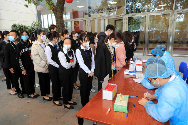 Đánh giá về công tác phòng chống dịch COVID-19 tại Đại hội, Giám đốc Trung tâm báo chí Đại hội XIII của Đảng, Phó Trưởng ban Tuyên giáo Trung ương Lê Mạnh Hùng cho biết trong thời gian tổ chức Đại hội, dịch COVID-19 đã bùng phát ở một số địa phương. 