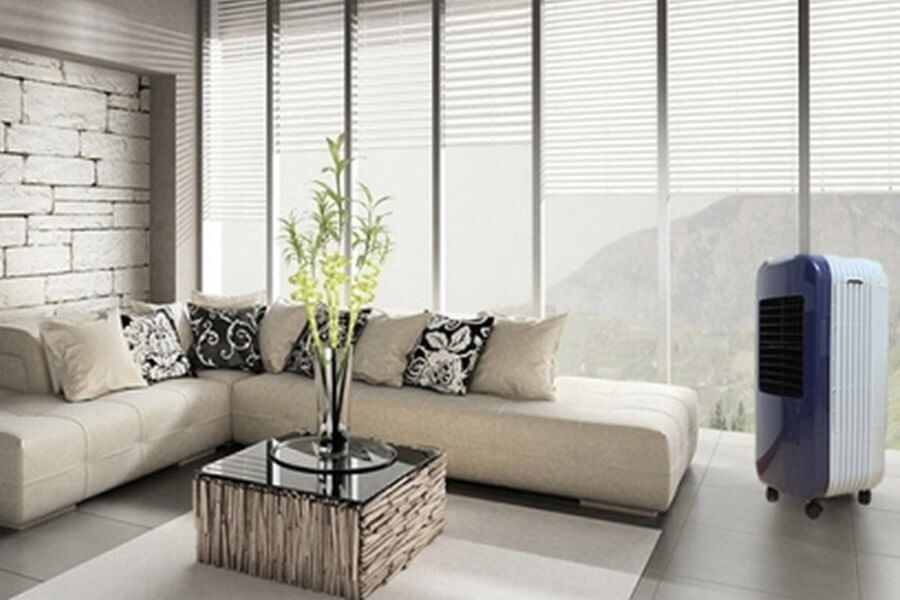 Một nhược điểm nữa là tiếng ồn. Công suất quạt càng lớn, tiếng ồn gây ra càng tăng theo tỷ lệ thuận. Những quạt có công suất lớn, tiếng ồn của quạt có thể át cả những âm thanh khác.