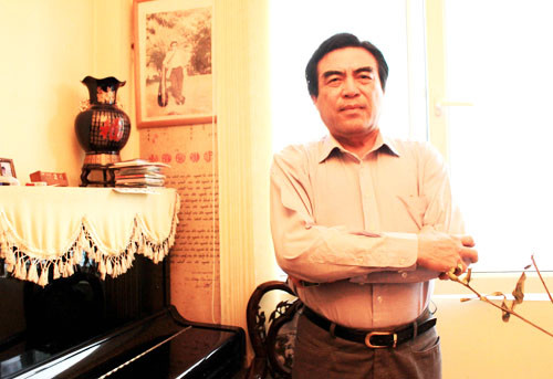 Sau này, ca sỹ Trung Đức trong lần đi chùa Hương đã cảm tác phổ nhạc bài thơ, thành bài hát Em đi chùa Hương. Ngay từ lần phát sóng đầu tiên, bài hát được đông đảo thính giả ưa thích và nhanh chóng phổ biến rộng rãi...