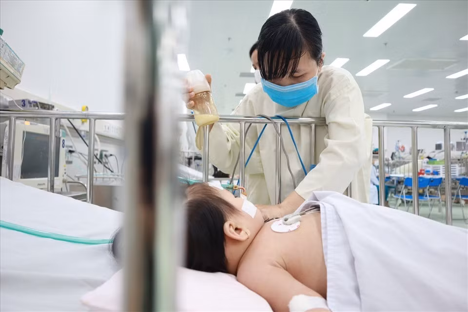 Thieu tui dich truyen trong dieu tri chong soc sot xuat huyet