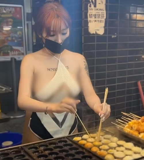 Gần đây, những hình ảnh một hot girl bán bánh trứng nướng ở chợ đêm được lan truyền rộng rãi trên mạng xã hội. (Nguồn ảnh: IG)