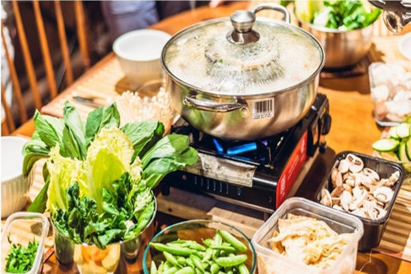 An lau trong phong kin, 3 nguoi tu vong